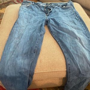 Men’s Lucky Brand Jeans Size 42x32 Classic Blue